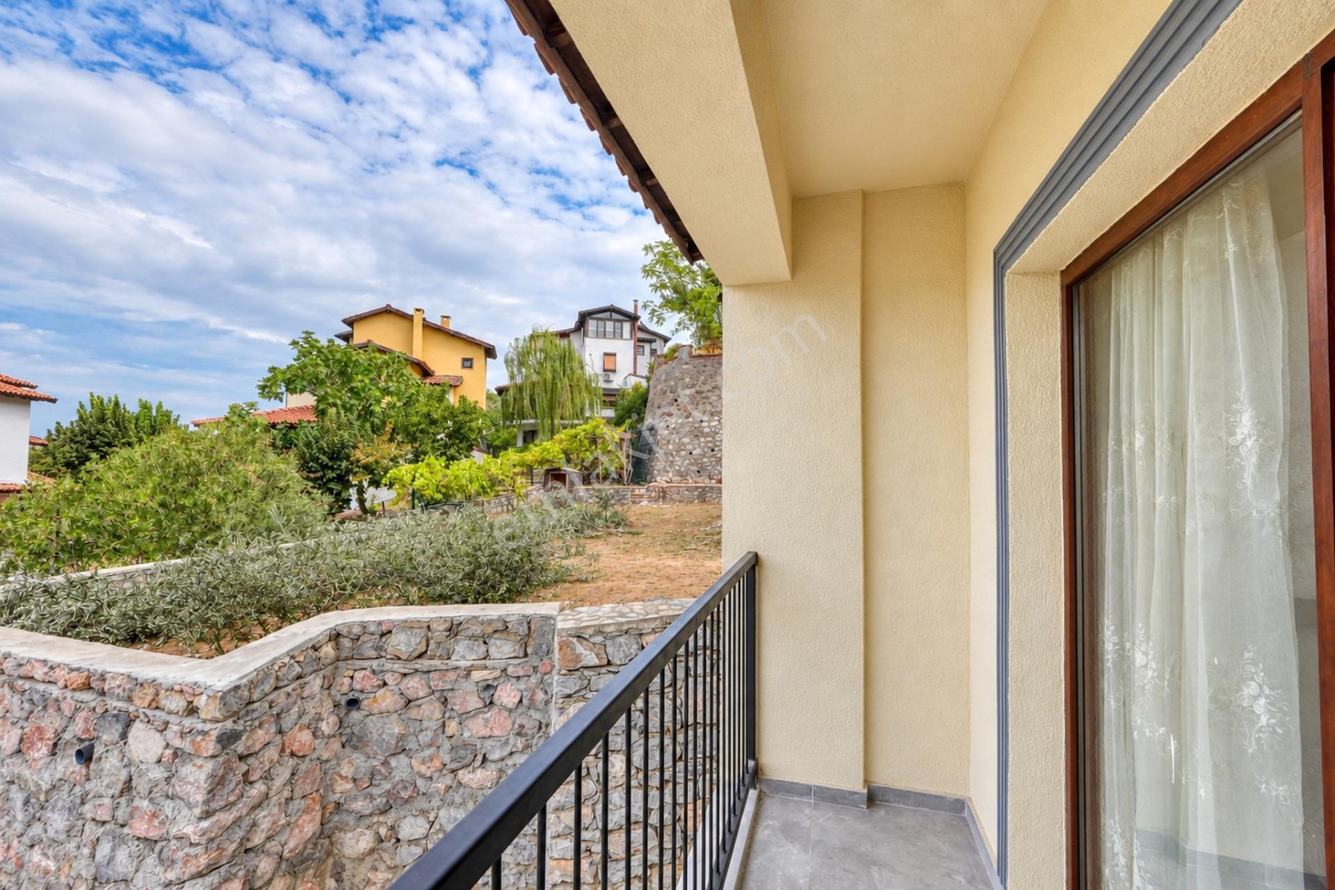 Kemalpaşa Tropikal Sitesinde Orman Manzaralı Villa — fotoğraf 14