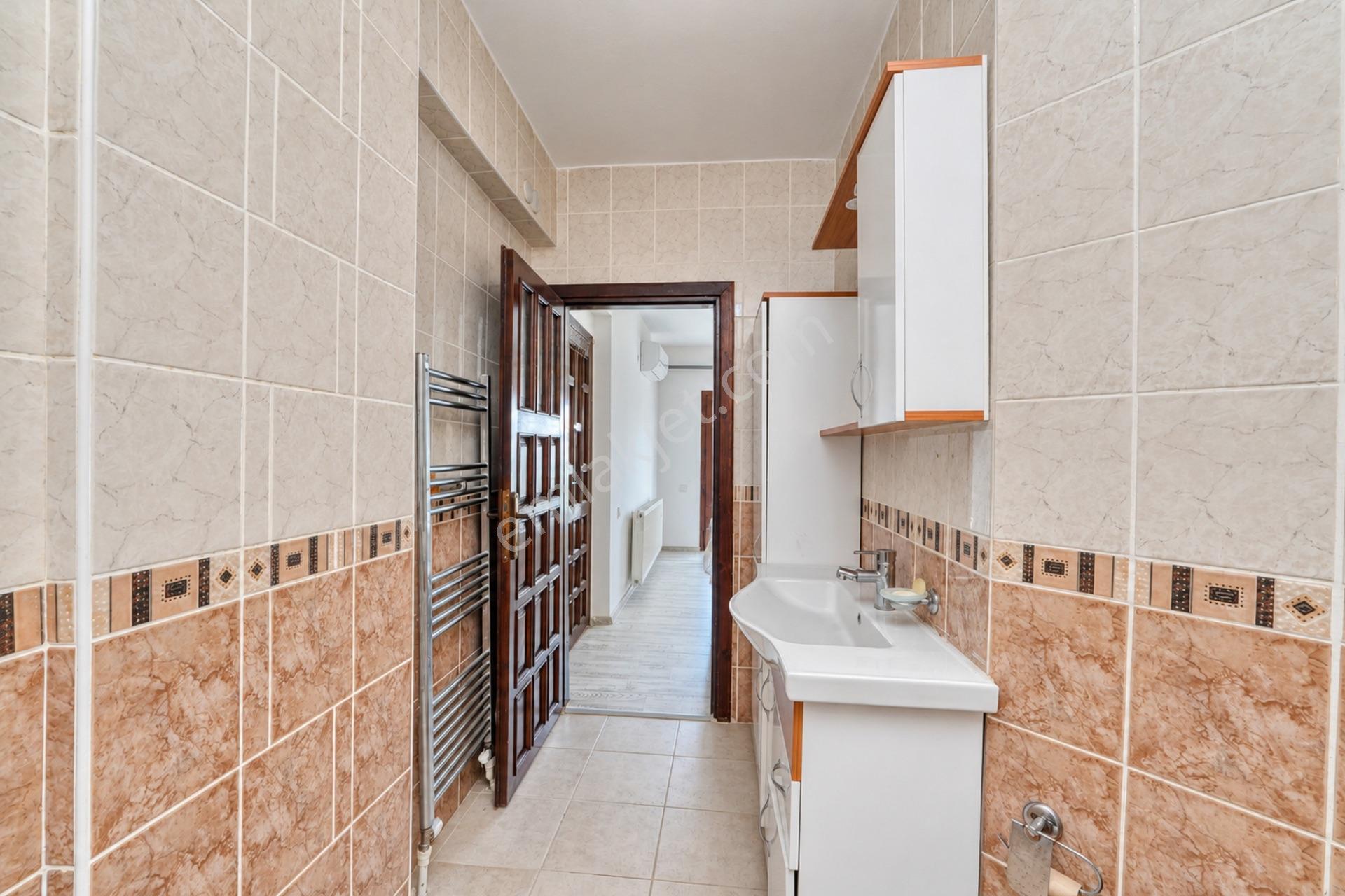 Kemalpaşa Tropikal Sitesinde Orman Manzaralı Villa — fotoğraf 16