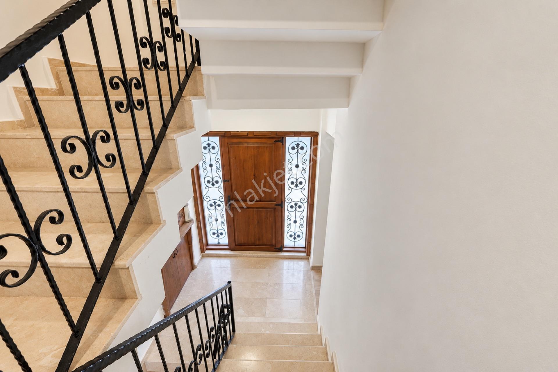 Kemalpaşa Tropikal Sitesinde Orman Manzaralı Villa — fotoğraf 19