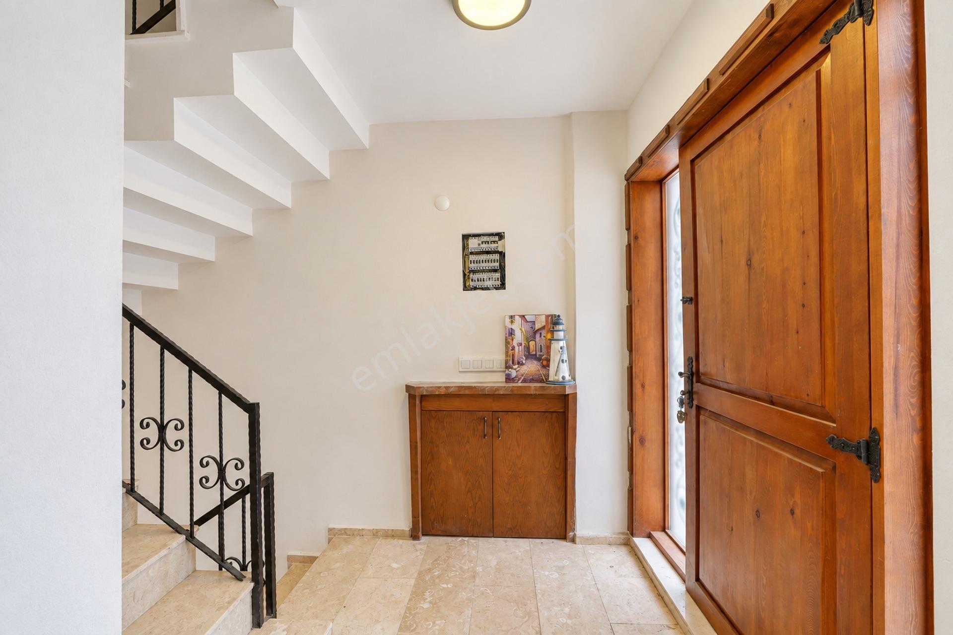Kemalpaşa Tropikal Sitesinde Orman Manzaralı Villa — fotoğraf 22