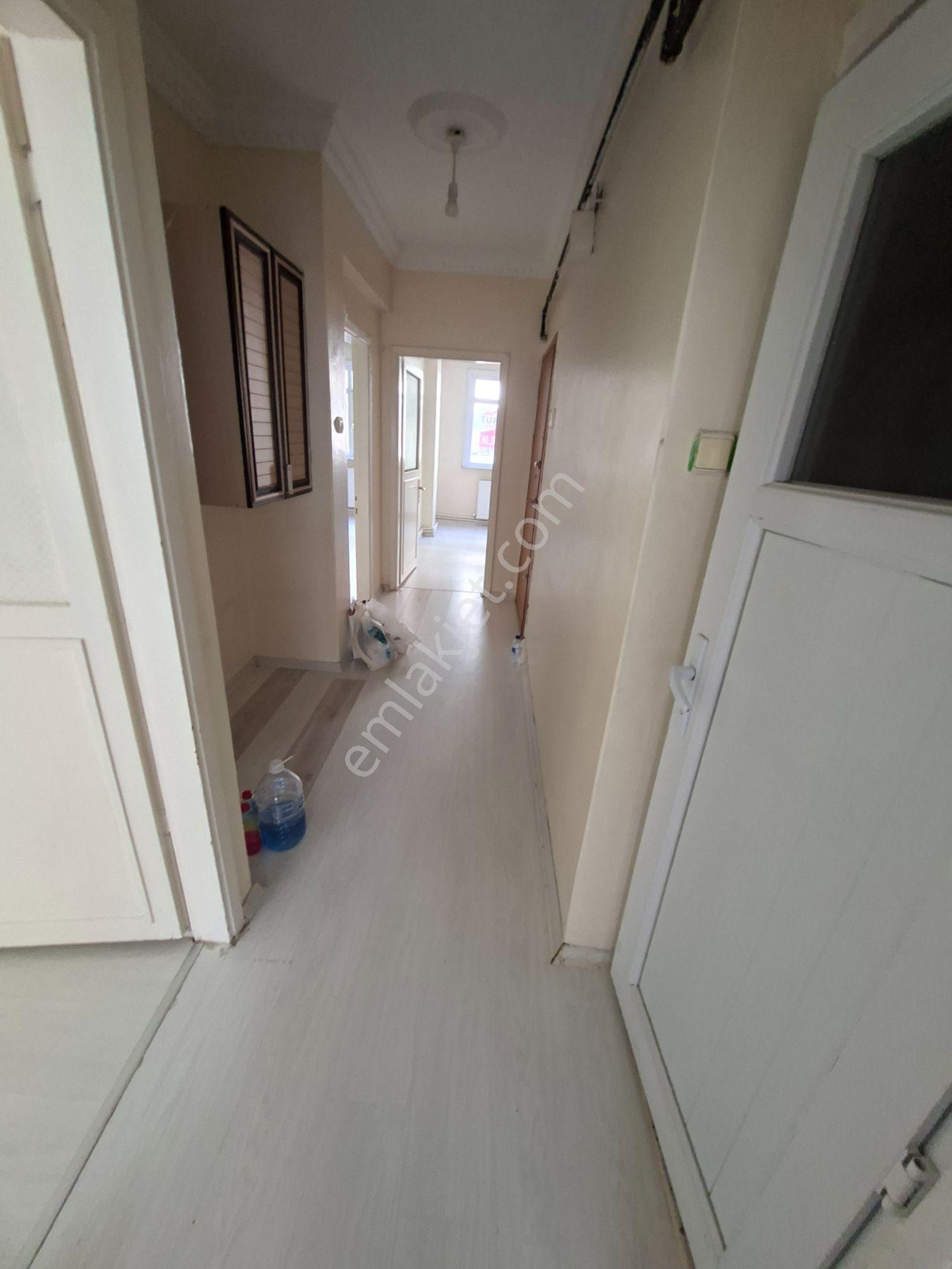 Bahcelievler Yenibosna Zafer Mahallesi Satılık Daire Metro Metröbüse 10dakka Mesafete 2kat — fotoğraf 24