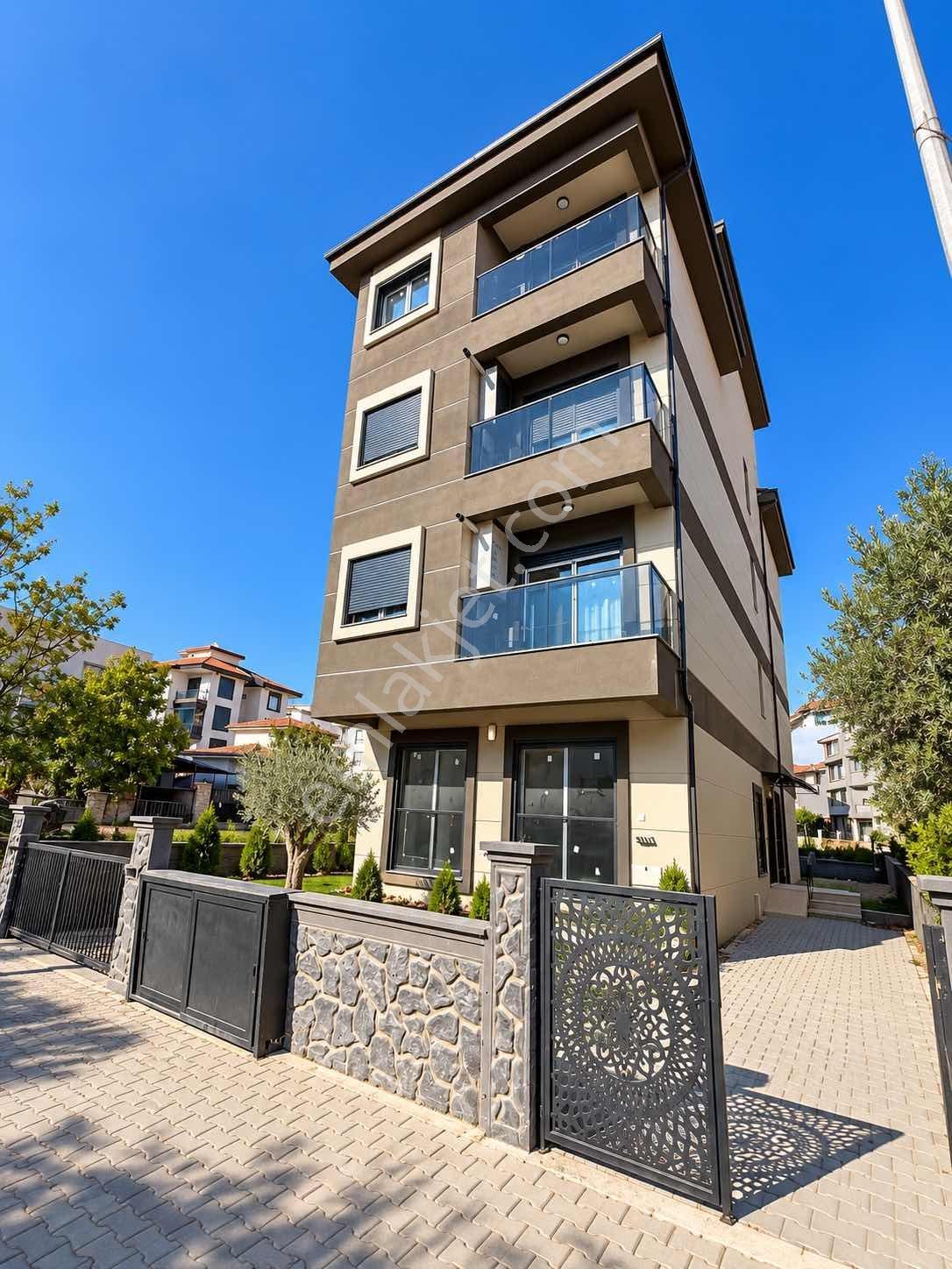 Çolakibrahimbey Mahallesi Arakat Ferah 3 Tarafı Açık 1+1 Daire