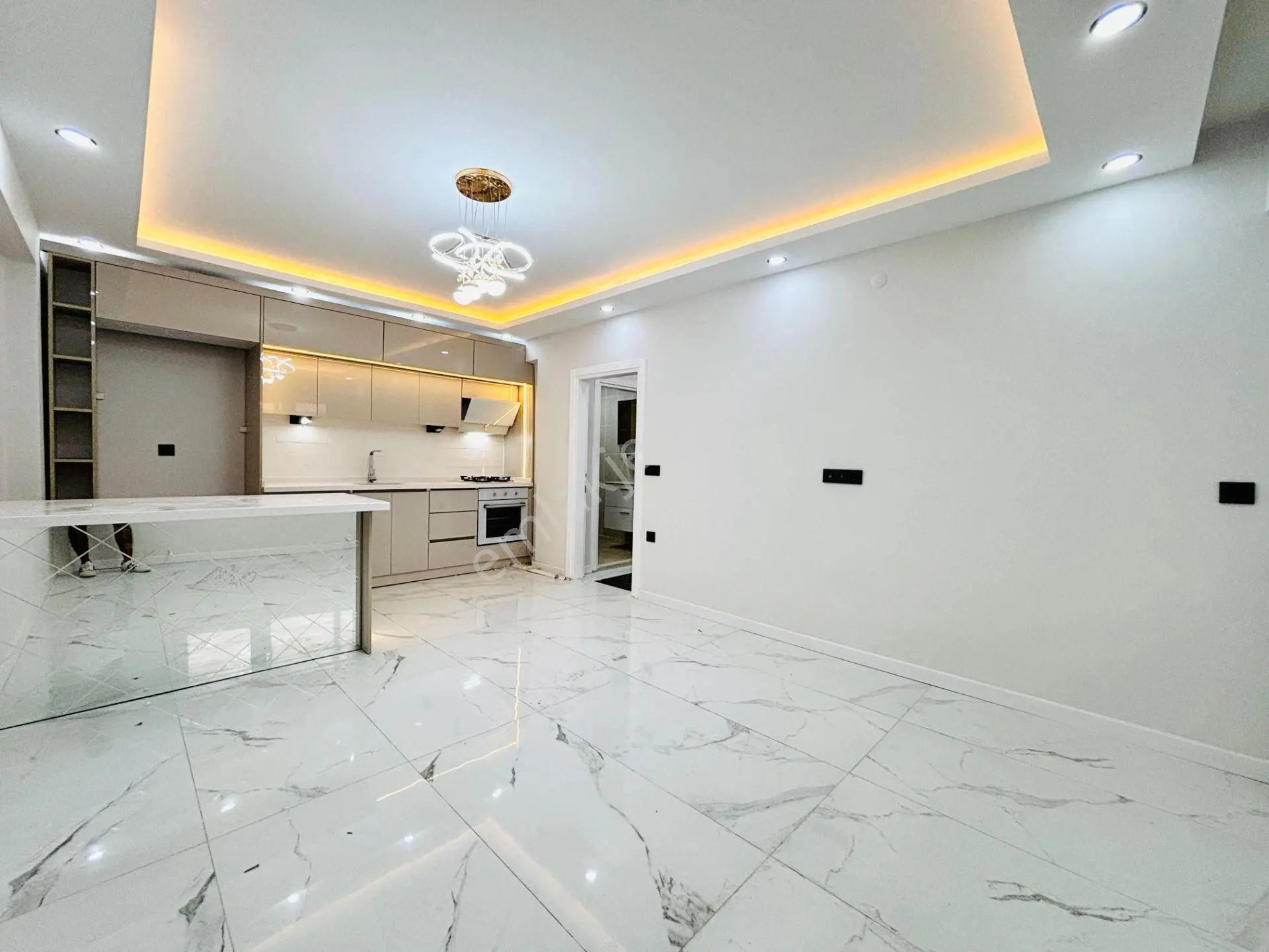 Yükselden Altınkumda 50 M² Şık Ada Mutfaklı 1+1 Satılık Daire