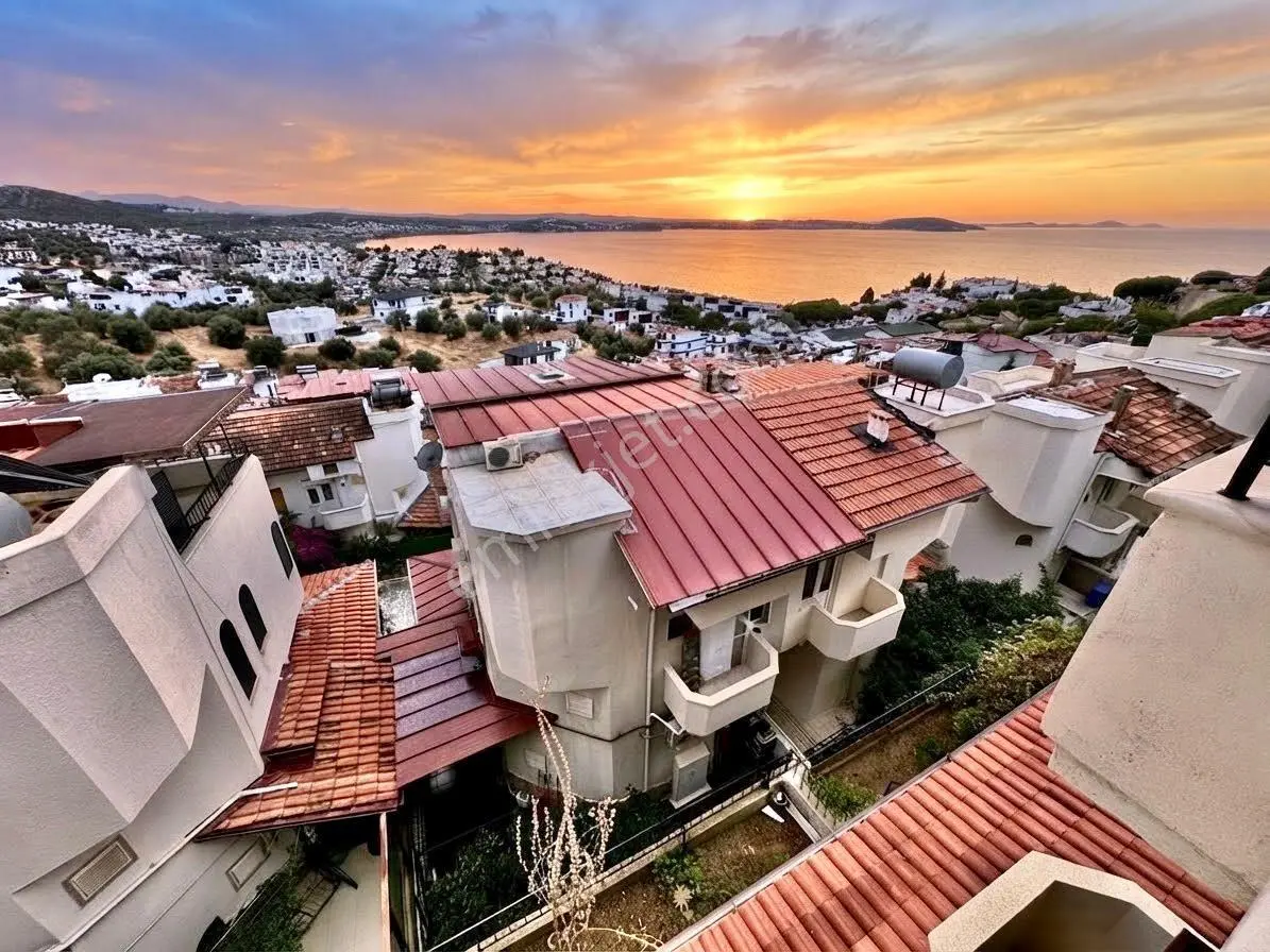 Ay Emlaktanpelitköy'de Deniz Manzaralı Muhteşem Konumlu Perguleli Verandalı Doğalgazlı 4+1 Villa — fotoğraf 2