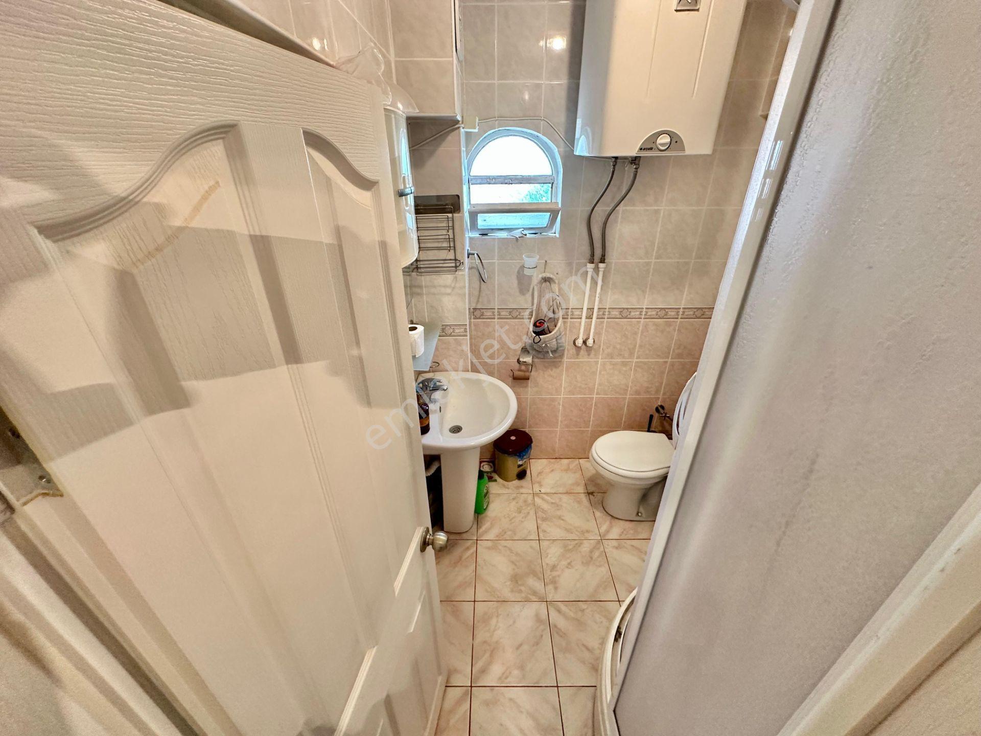 Ay Emlaktanpelitköy'de Deniz Manzaralı Muhteşem Konumlu Perguleli Verandalı Doğalgazlı 4+1 Villa — fotoğraf 8