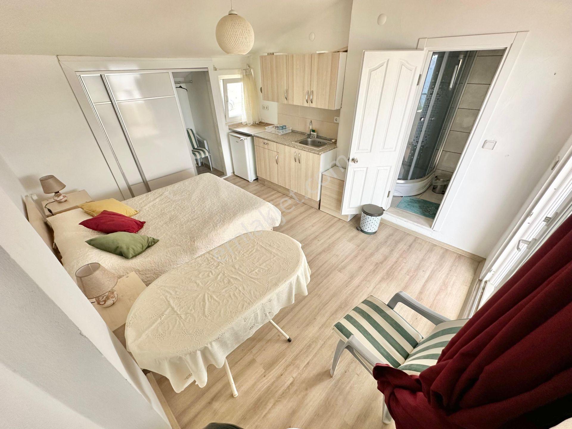 Ay Emlaktanpelitköy'de Deniz Manzaralı Muhteşem Konumlu Perguleli Verandalı Doğalgazlı 4+1 Villa — fotoğraf 12