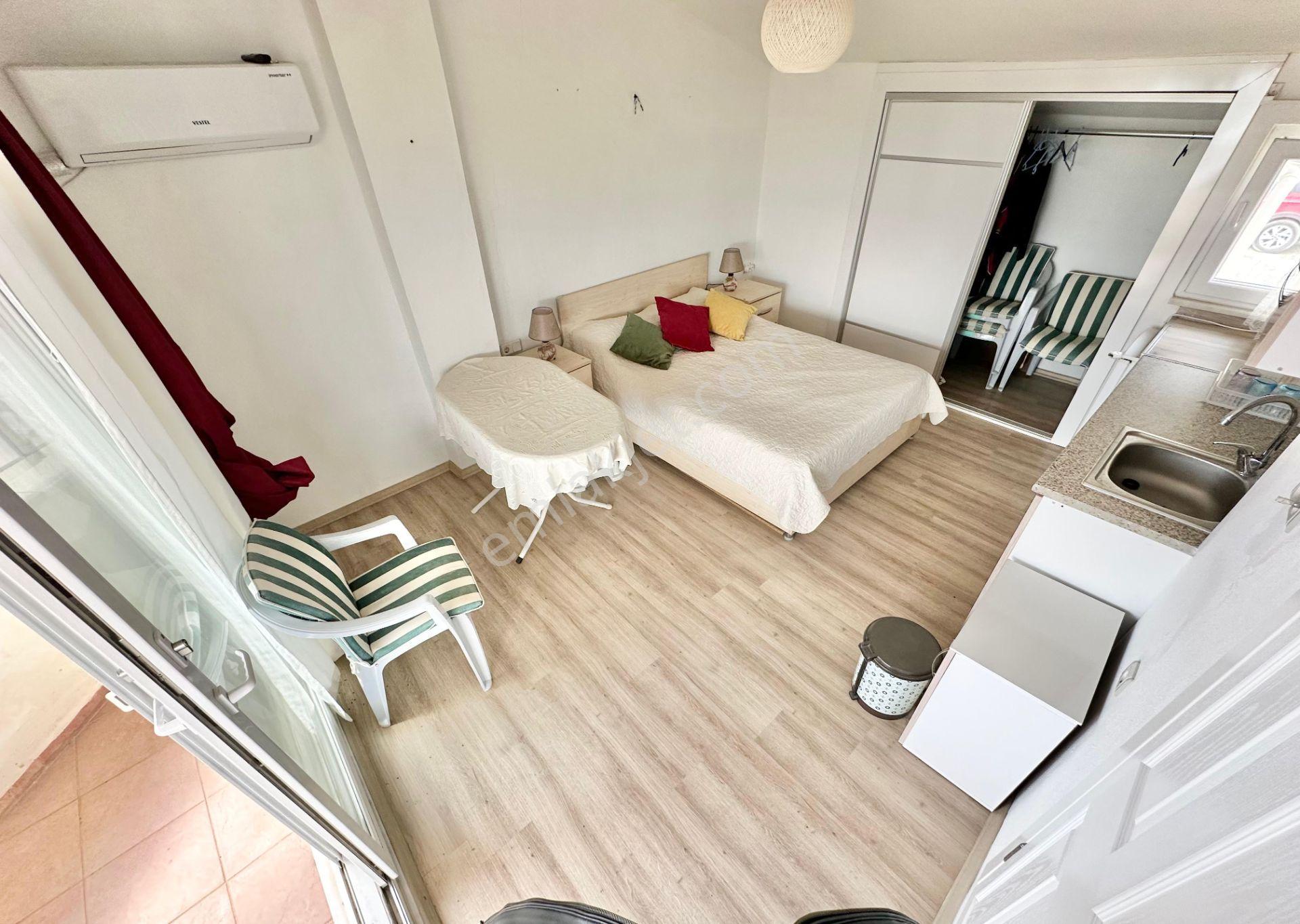 Ay Emlaktanpelitköy'de Deniz Manzaralı Muhteşem Konumlu Perguleli Verandalı Doğalgazlı 4+1 Villa — fotoğraf 15