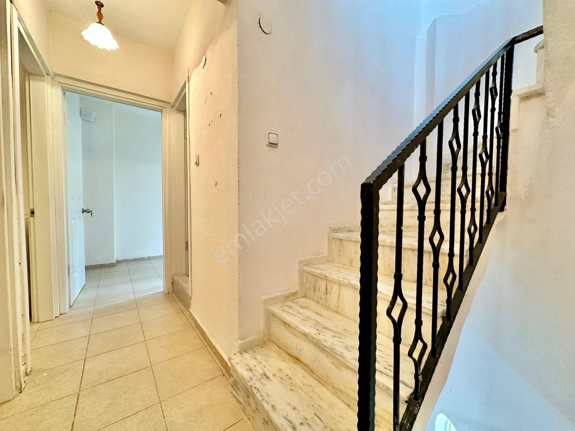 Ay Emlaktanpelitköy'de Deniz Manzaralı Muhteşem Konumlu Perguleli Verandalı Doğalgazlı 4+1 Villa — fotoğraf 22