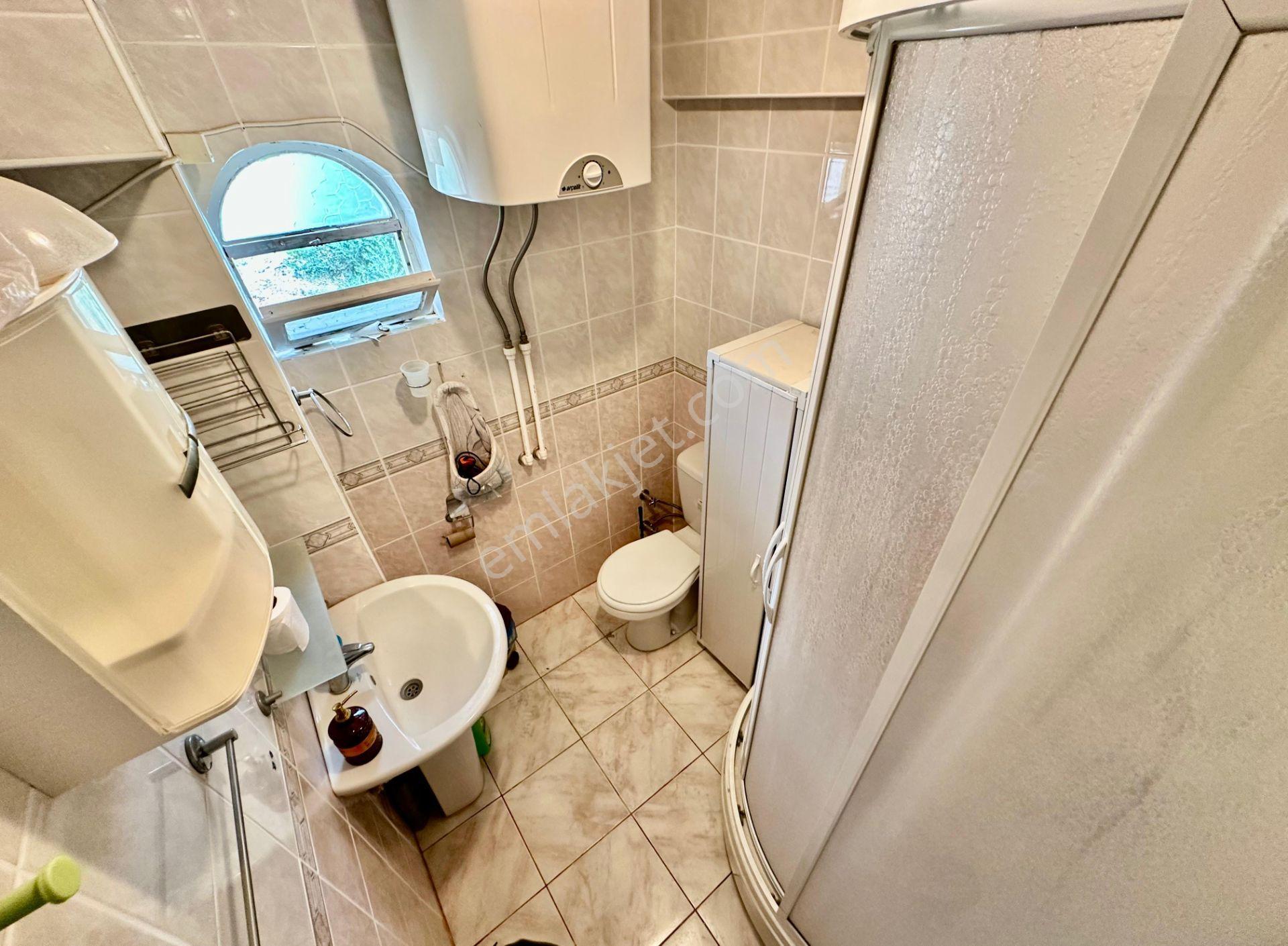 Ay Emlaktanpelitköy'de Deniz Manzaralı Muhteşem Konumlu Perguleli Verandalı Doğalgazlı 4+1 Villa — fotoğraf 24