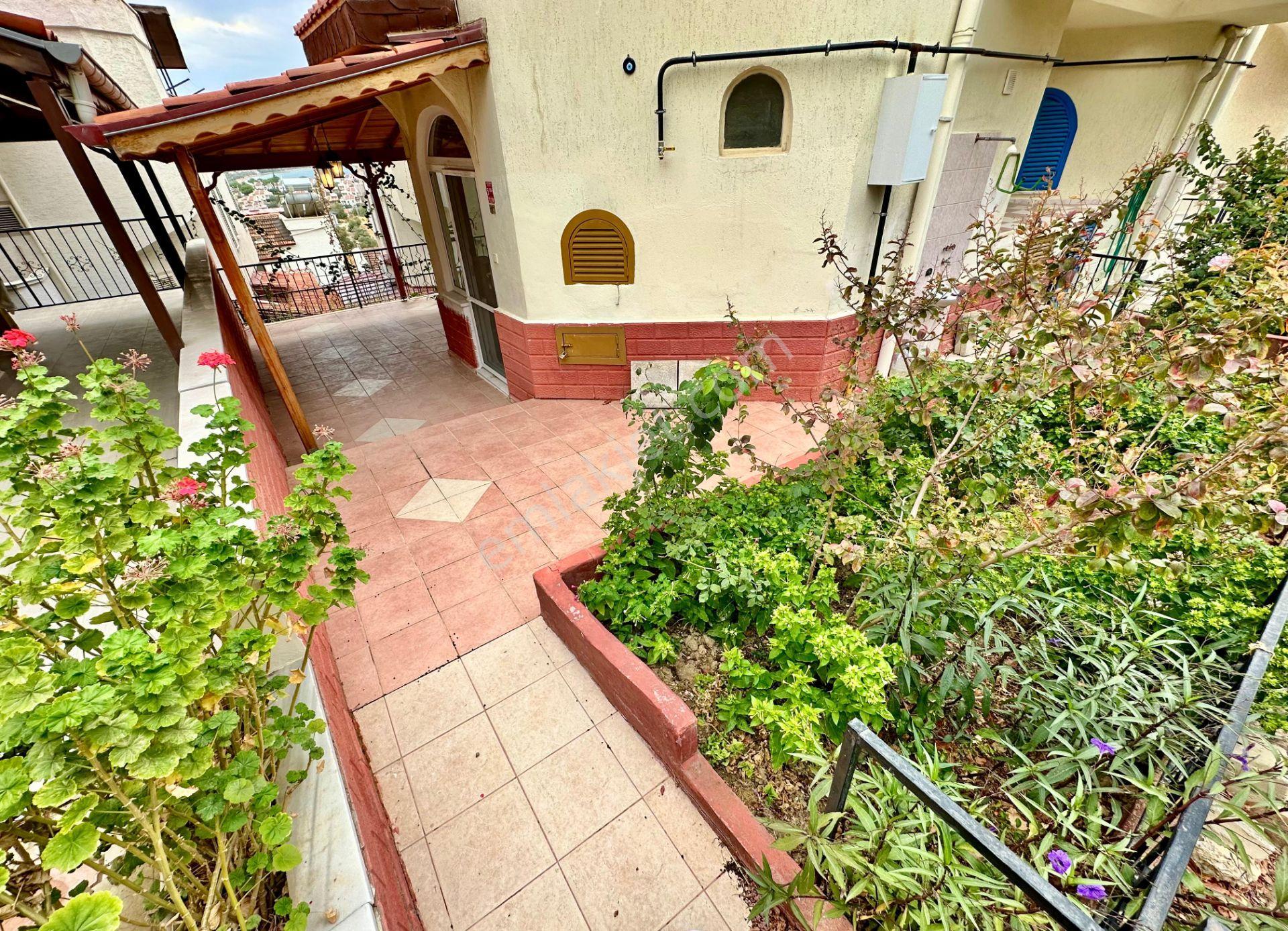 Ay Emlaktanpelitköy'de Deniz Manzaralı Muhteşem Konumlu Perguleli Verandalı Doğalgazlı 4+1 Villa — fotoğraf 27