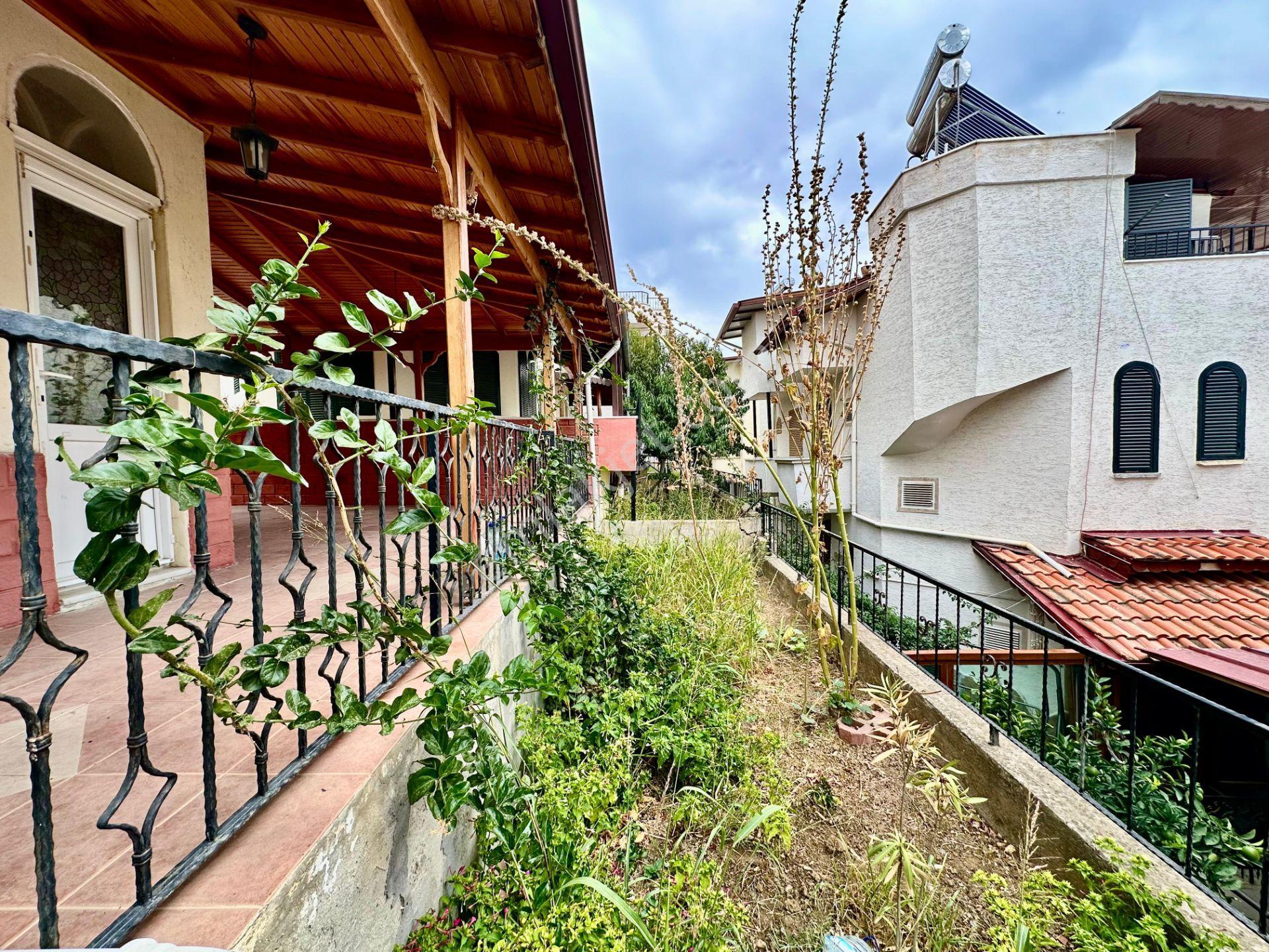Ay Emlaktanpelitköy'de Deniz Manzaralı Muhteşem Konumlu Perguleli Verandalı Doğalgazlı 4+1 Villa — fotoğraf 31