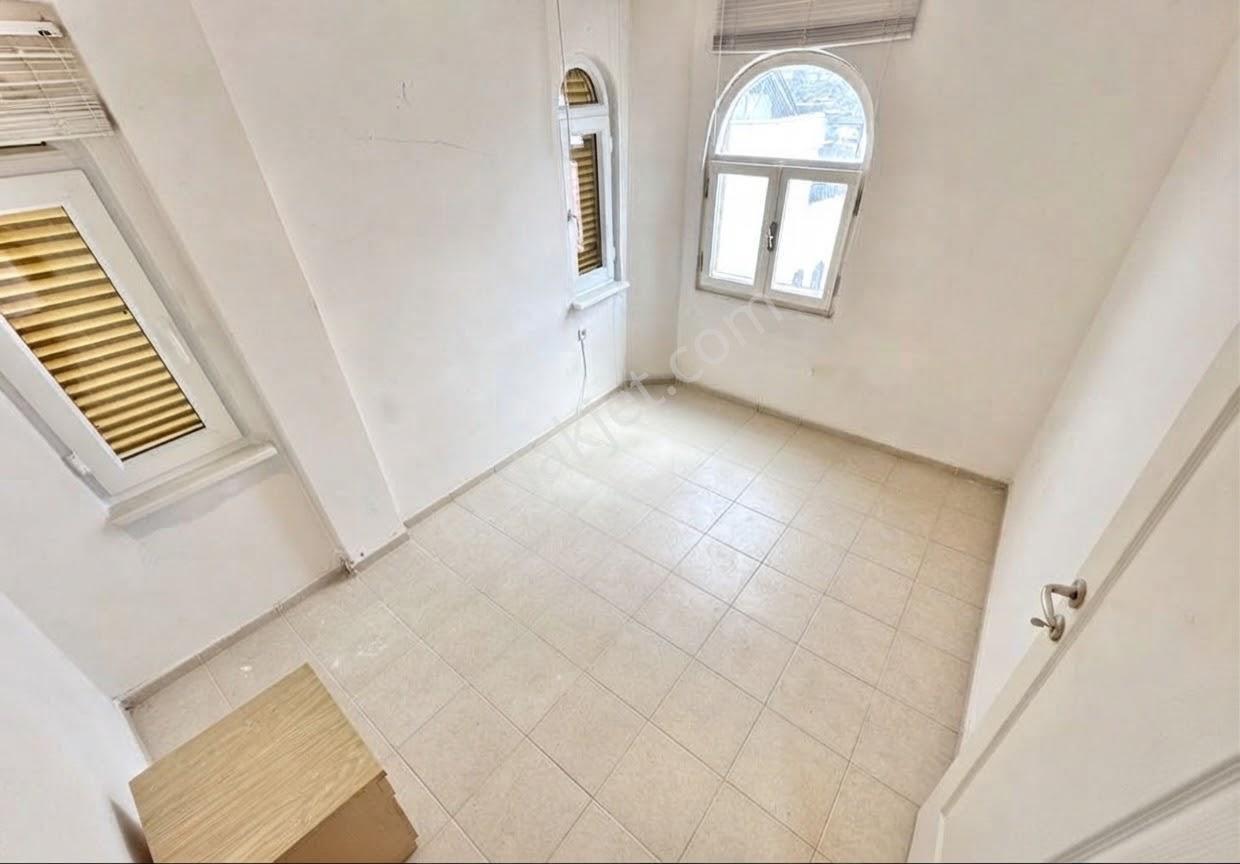Ay Emlaktanpelitköy'de Deniz Manzaralı Muhteşem Konumlu Perguleli Verandalı Doğalgazlı 4+1 Villa — fotoğraf 33
