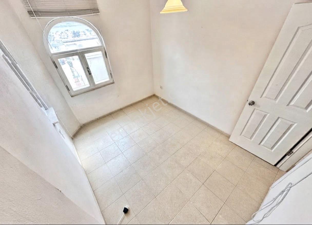 Ay Emlaktanpelitköy'de Deniz Manzaralı Muhteşem Konumlu Perguleli Verandalı Doğalgazlı 4+1 Villa — fotoğraf 34