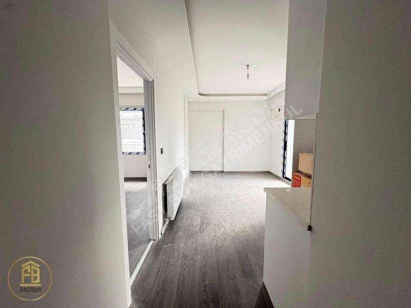 Bornova Ege Üni Yakını Büyük Balkonlu Köşe 1+1 Satılık Daire — fotoğraf 2