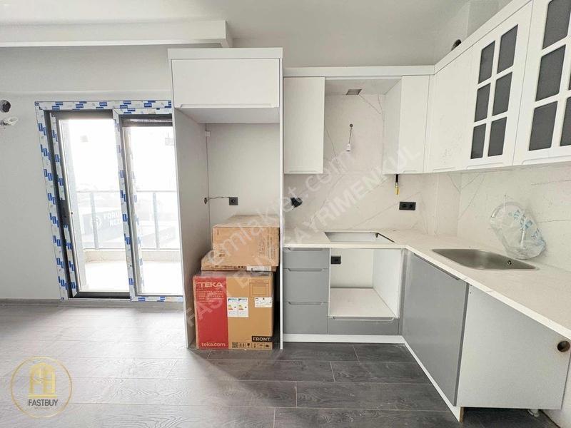 Bornova Ege Üni Yakını Büyük Balkonlu Köşe 1+1 Satılık Daire — fotoğraf 3