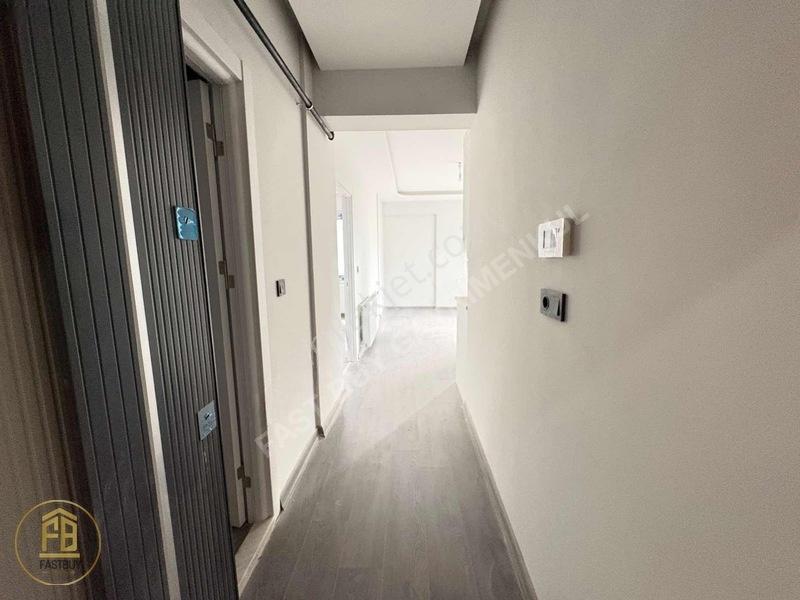 Bornova Ege Üni Yakını Büyük Balkonlu Köşe 1+1 Satılık Daire — fotoğraf 4