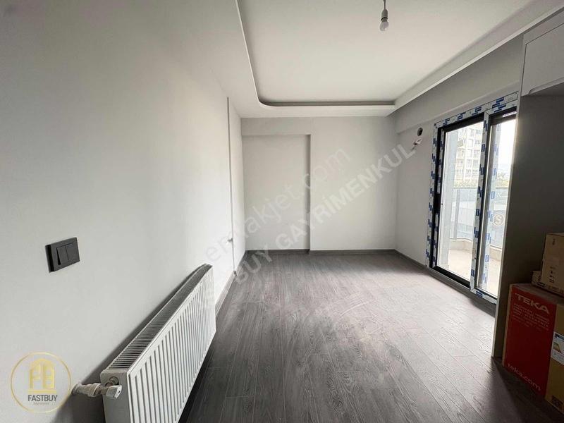 Bornova Ege Üni Yakını Büyük Balkonlu Köşe 1+1 Satılık Daire — fotoğraf 6