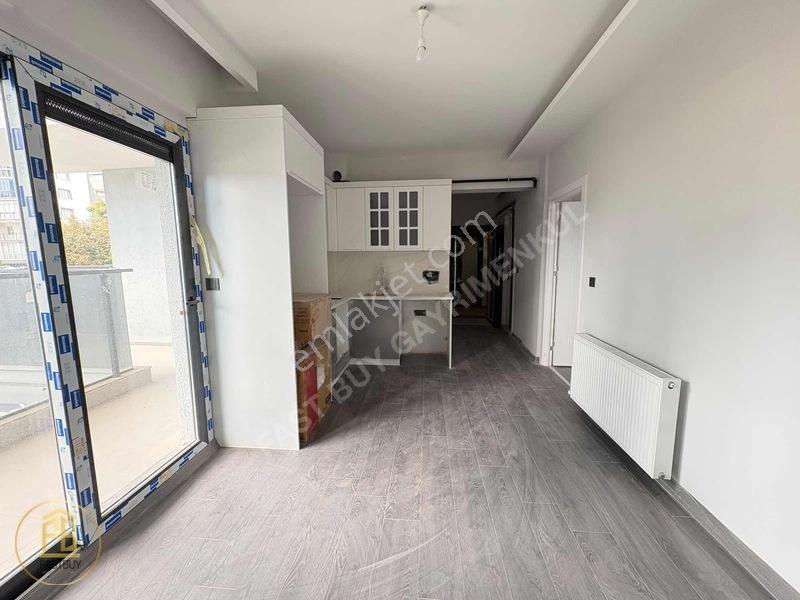 Bornova Ege Üni Yakını Büyük Balkonlu Köşe 1+1 Satılık Daire — fotoğraf 7