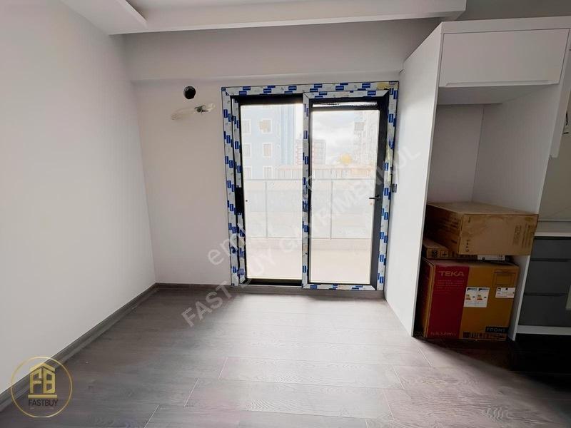 Bornova Ege Üni Yakını Büyük Balkonlu Köşe 1+1 Satılık Daire — fotoğraf 11