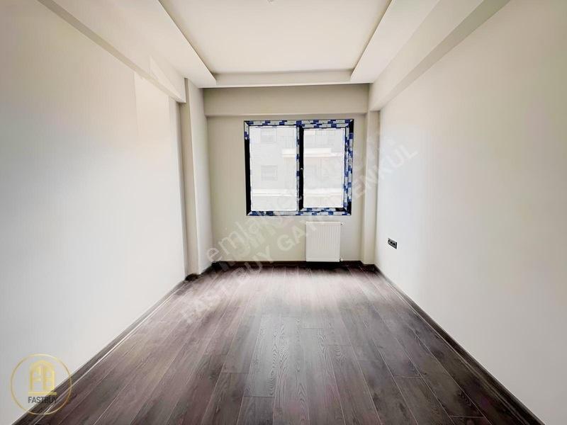 Bornova Ege Üni Yakını Büyük Balkonlu Köşe 1+1 Satılık Daire — fotoğraf 22