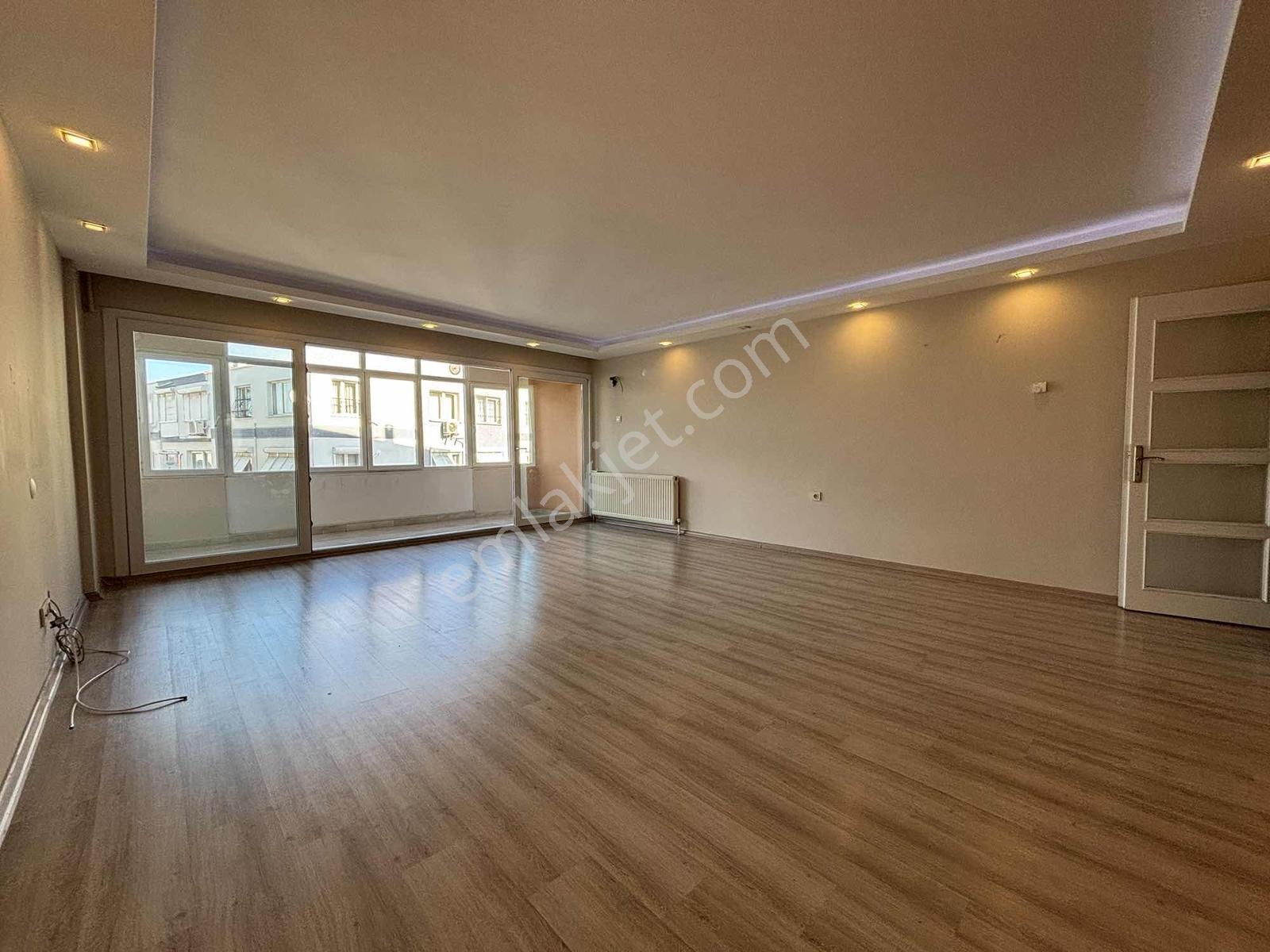Göztepede Deniz Manzaralı Çift Otoparklı 130 M² Net Ferah 3+1
