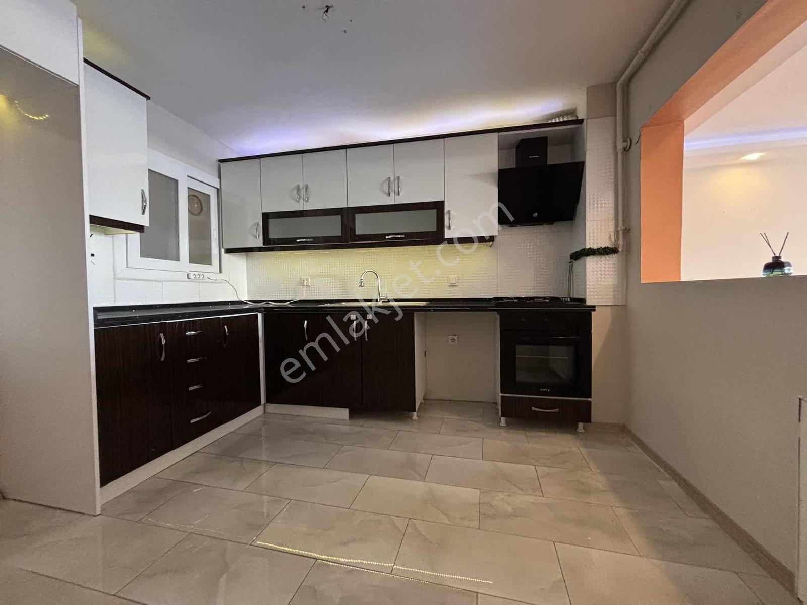 Göztepede Deniz Manzaralı Çift Otoparklı 130 M² Net Ferah 3+1 — fotoğraf 4