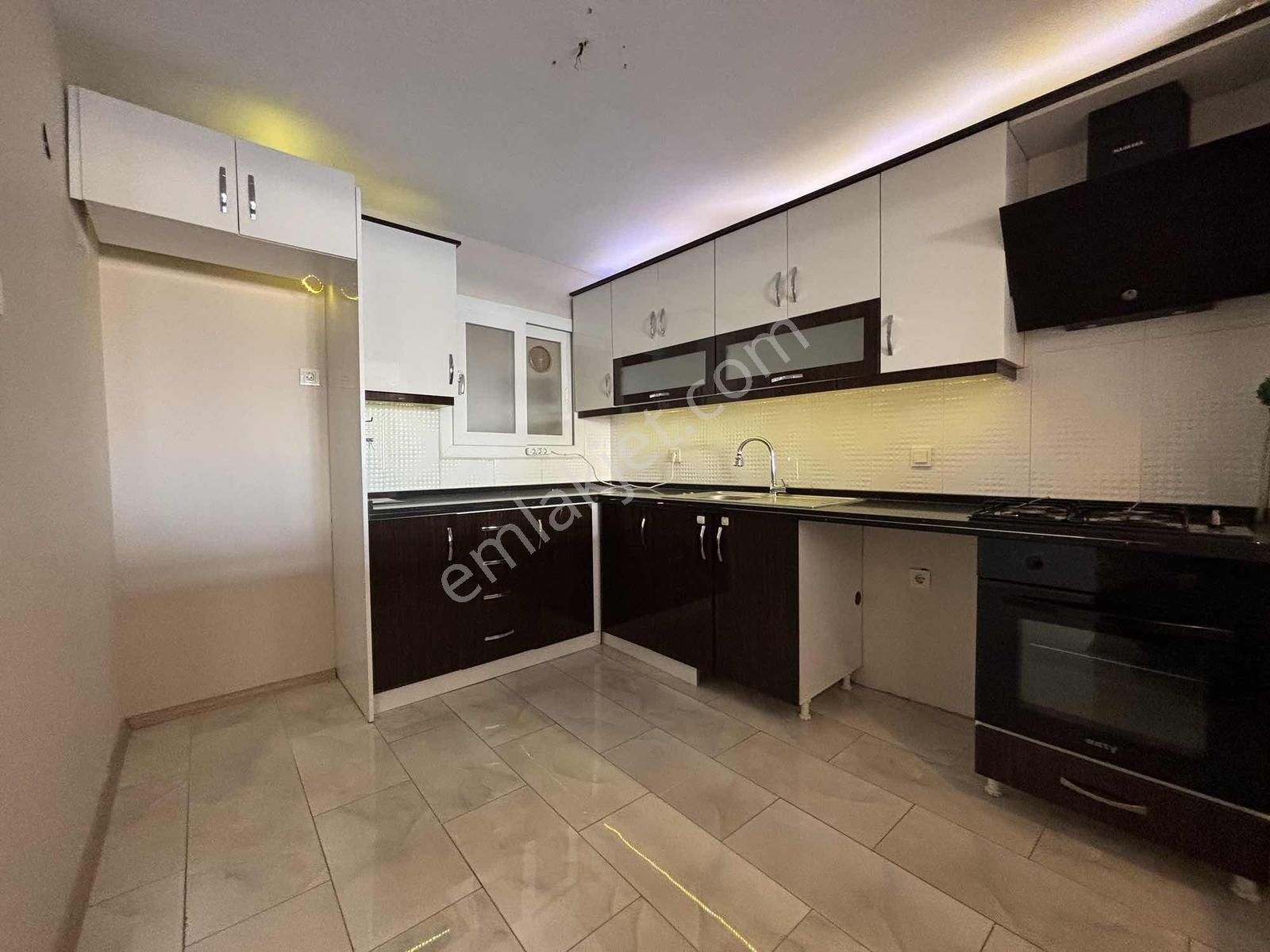 Göztepede Deniz Manzaralı Çift Otoparklı 130 M² Net Ferah 3+1 — fotoğraf 5