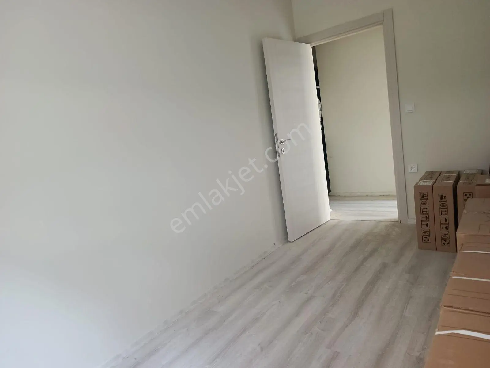 Seyrekte En İyi Konum: Üniversite Karşısı Kiralık Daire — fotoğraf 3