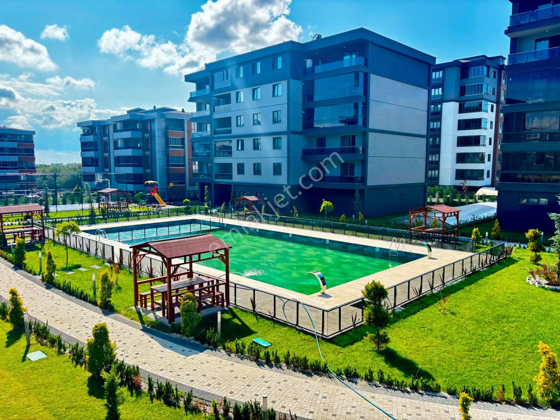 **eryıldız İnş'tan 7/24 Güvenlikli-havuzlu-spor Salonu Türk Hamamı & Saunalı Ult...