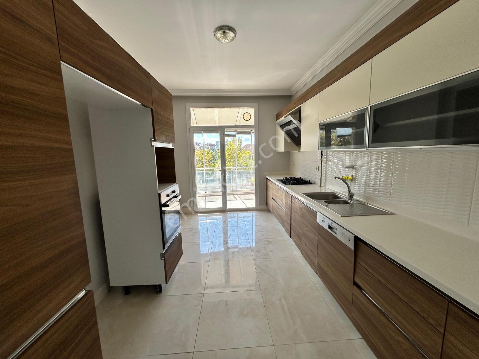 İki Blok'lu Lüx Havuzlu Site İçerisinde Satılık 2+1 Daire — fotoğraf 3
