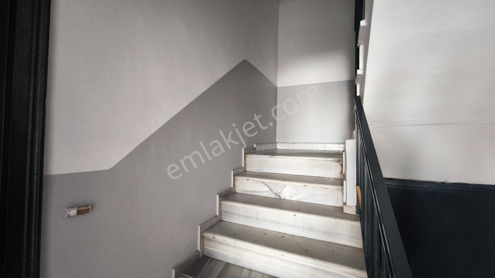Kaya Emlak-şarköy İstiklal'de Merkezi Konumda 2+1 Satılık Daire — fotoğraf 2