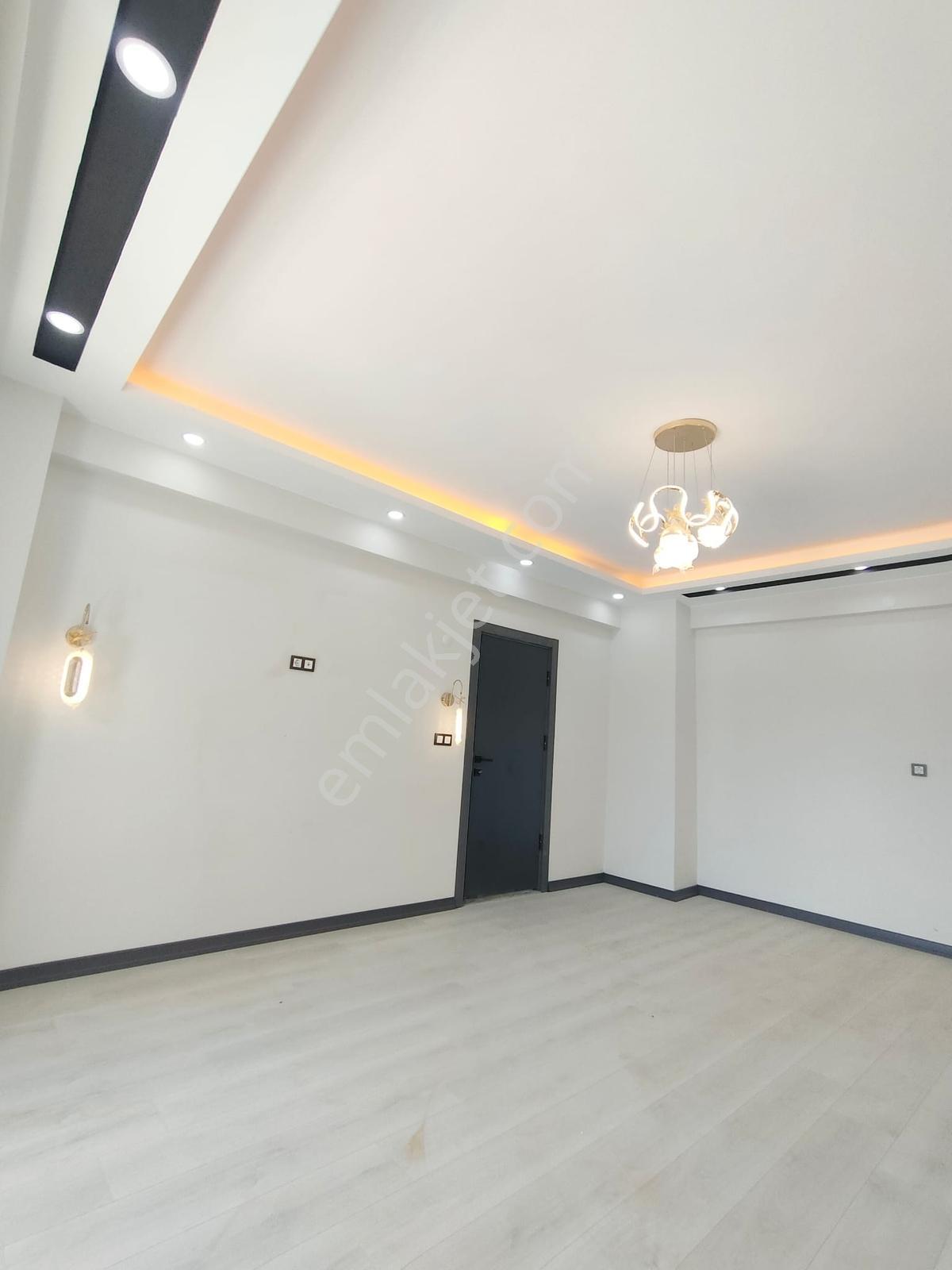 Famili'den Acil Satılık! Yunus Emre'de Net 92m2 Ara Kat Daire — fotoğraf 4