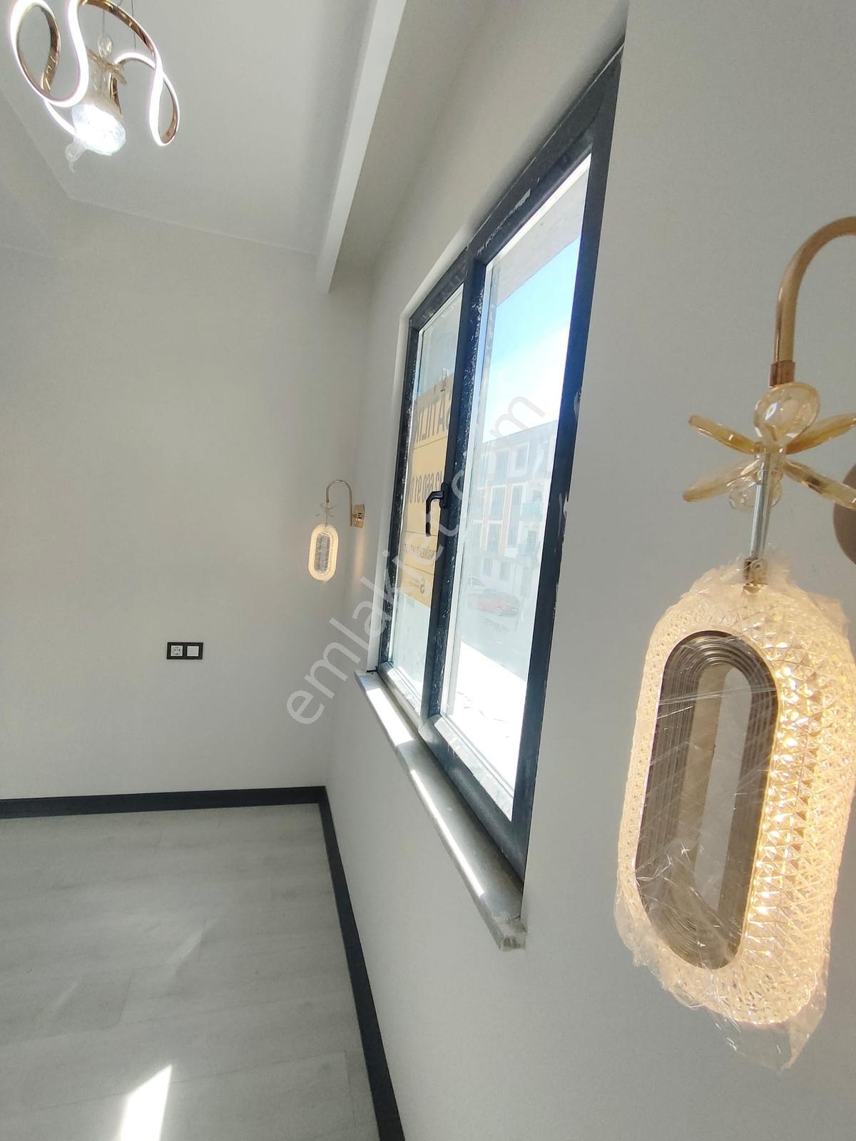 Famili'den Acil Satılık! Yunus Emre'de Net 92m2 Ara Kat Daire — fotoğraf 5