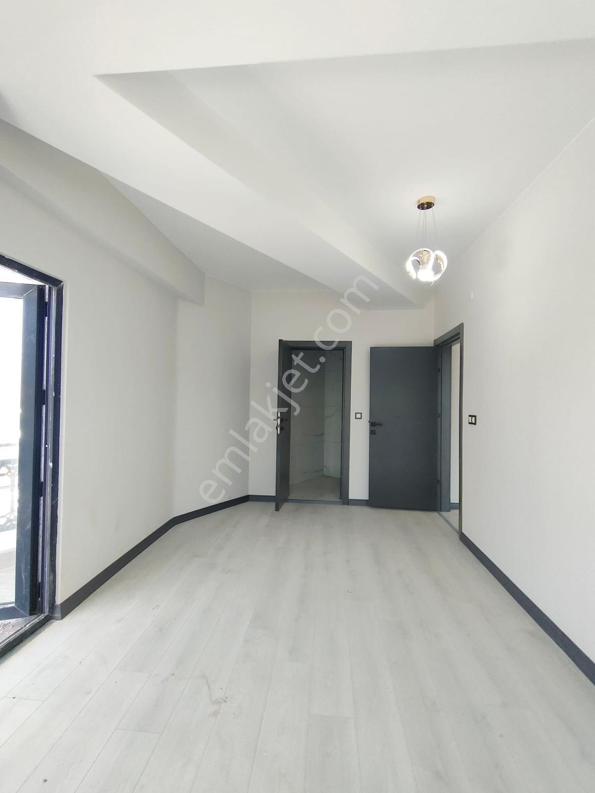 Famili'den Acil Satılık! Yunus Emre'de Net 92m2 Ara Kat Daire — fotoğraf 6