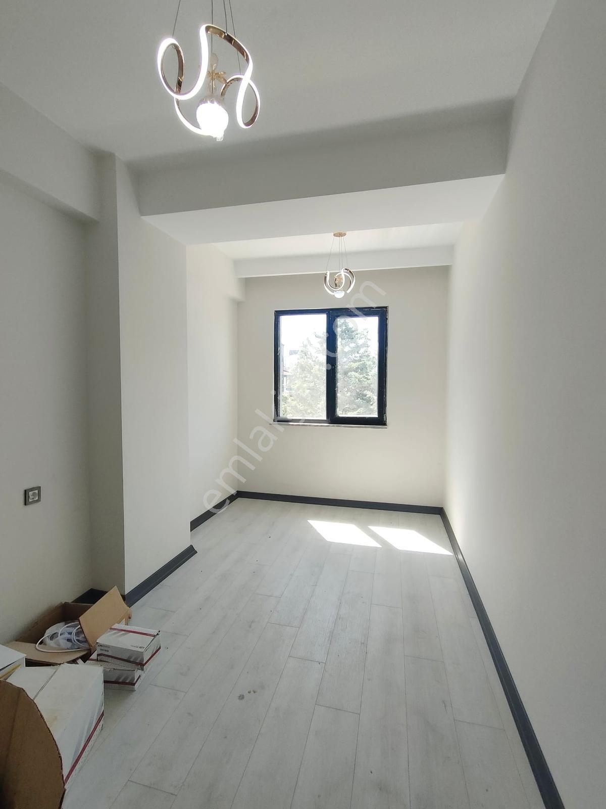 Famili'den Acil Satılık! Yunus Emre'de Net 92m2 Ara Kat Daire — fotoğraf 7