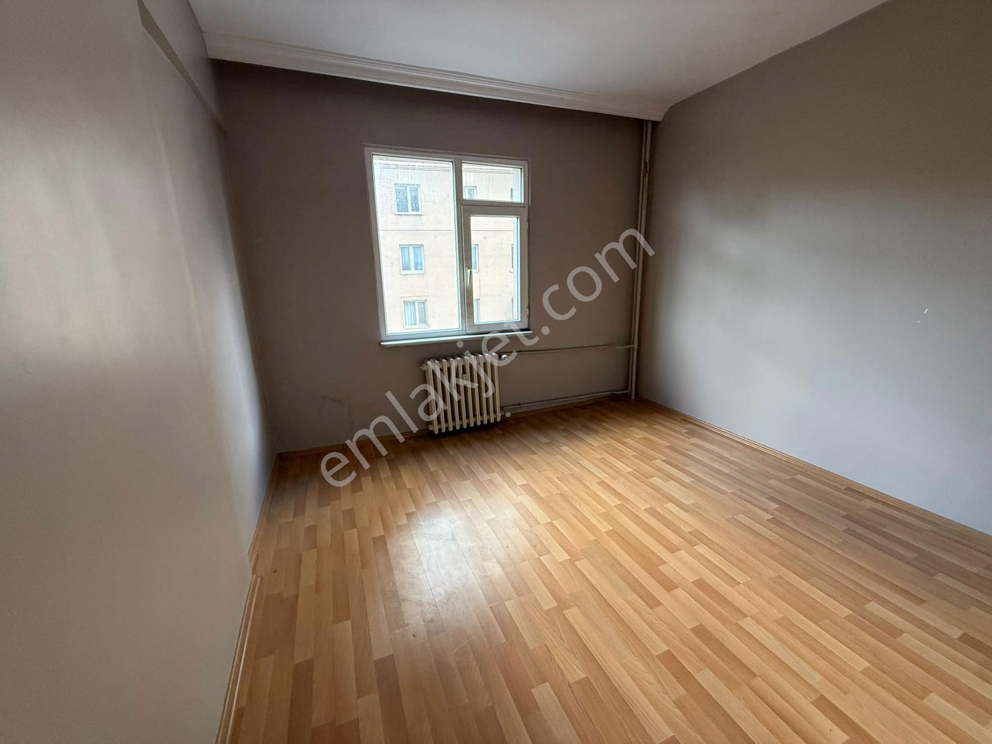 Kadıköy 19 Mayıs’ta Boş 3+1 | Balkonlu, Doğalgaz Kombili, Krediye Uygun