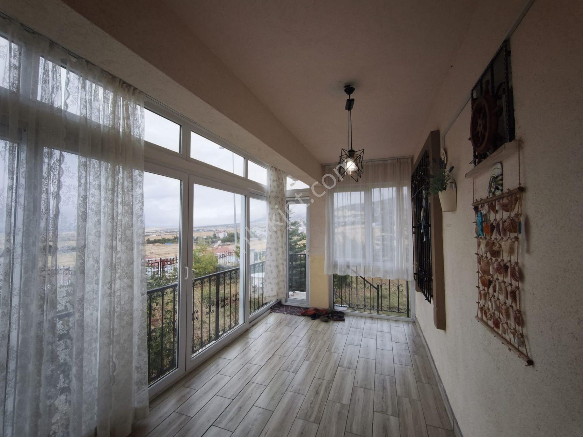 Hüyük İmrenler Mahallesinde Satılık Göl Ve Doğa Manzaralı Villa — fotoğraf 2