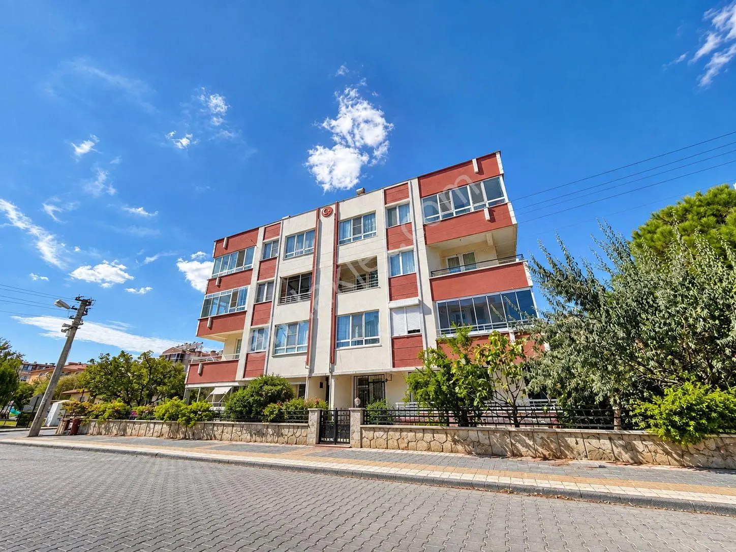 ▶ Güç Gayrimenkul'den Akçay'da Denize Yakın Müstakil Tadında Çok Şık 2+1 Daire