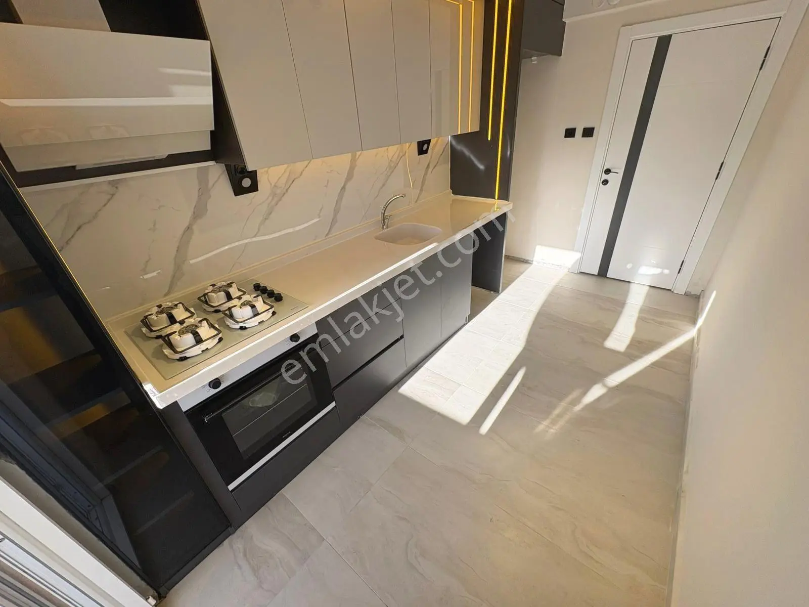 ▶ Güç Gayrimenkul'den Akçay'da Denize Yakın Müstakil Tadında Çok Şık 2+1 Daire — fotoğraf 10