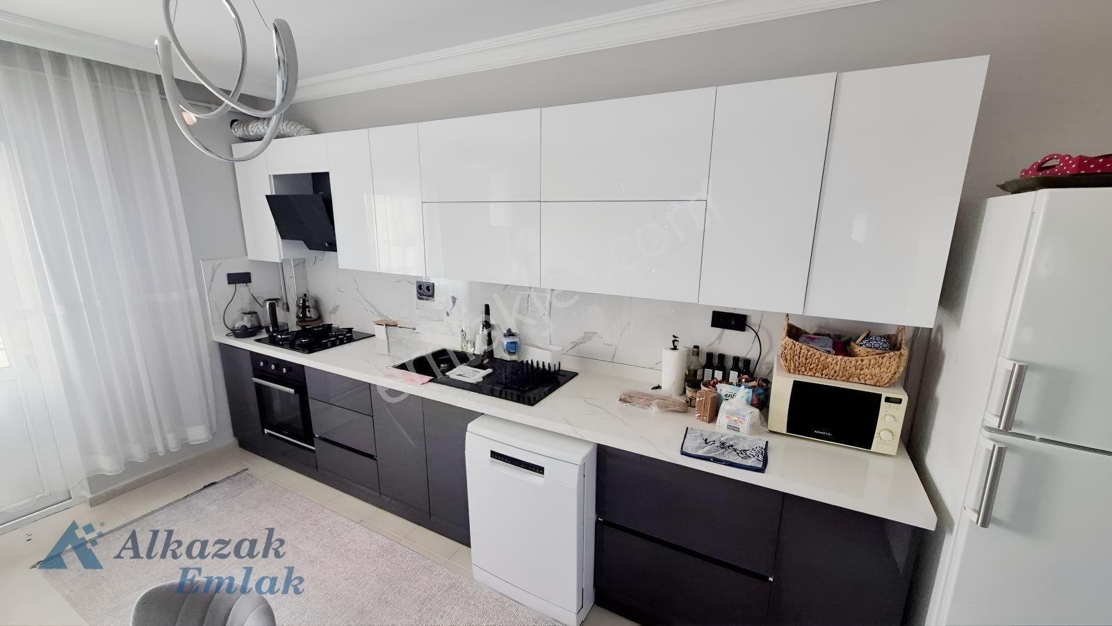 Toki Turkuazda Ck Tipi Ebeveyn Banyolu Satılık 4+1 Daire — fotoğraf 2