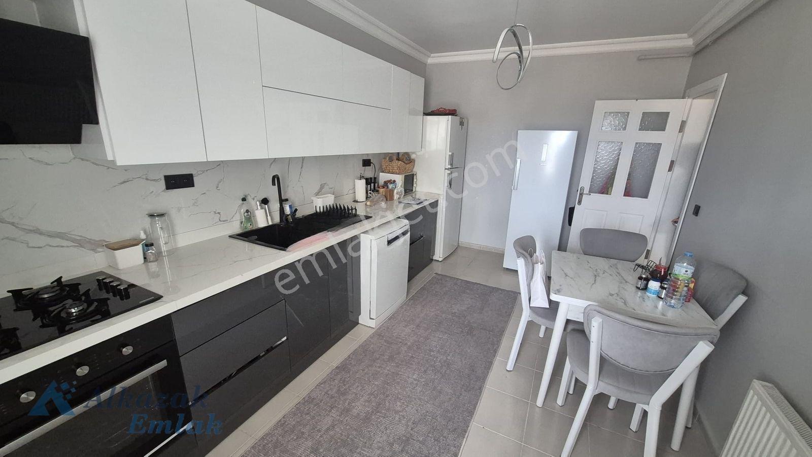 Toki Turkuazda Ck Tipi Ebeveyn Banyolu Satılık 4+1 Daire — fotoğraf 3