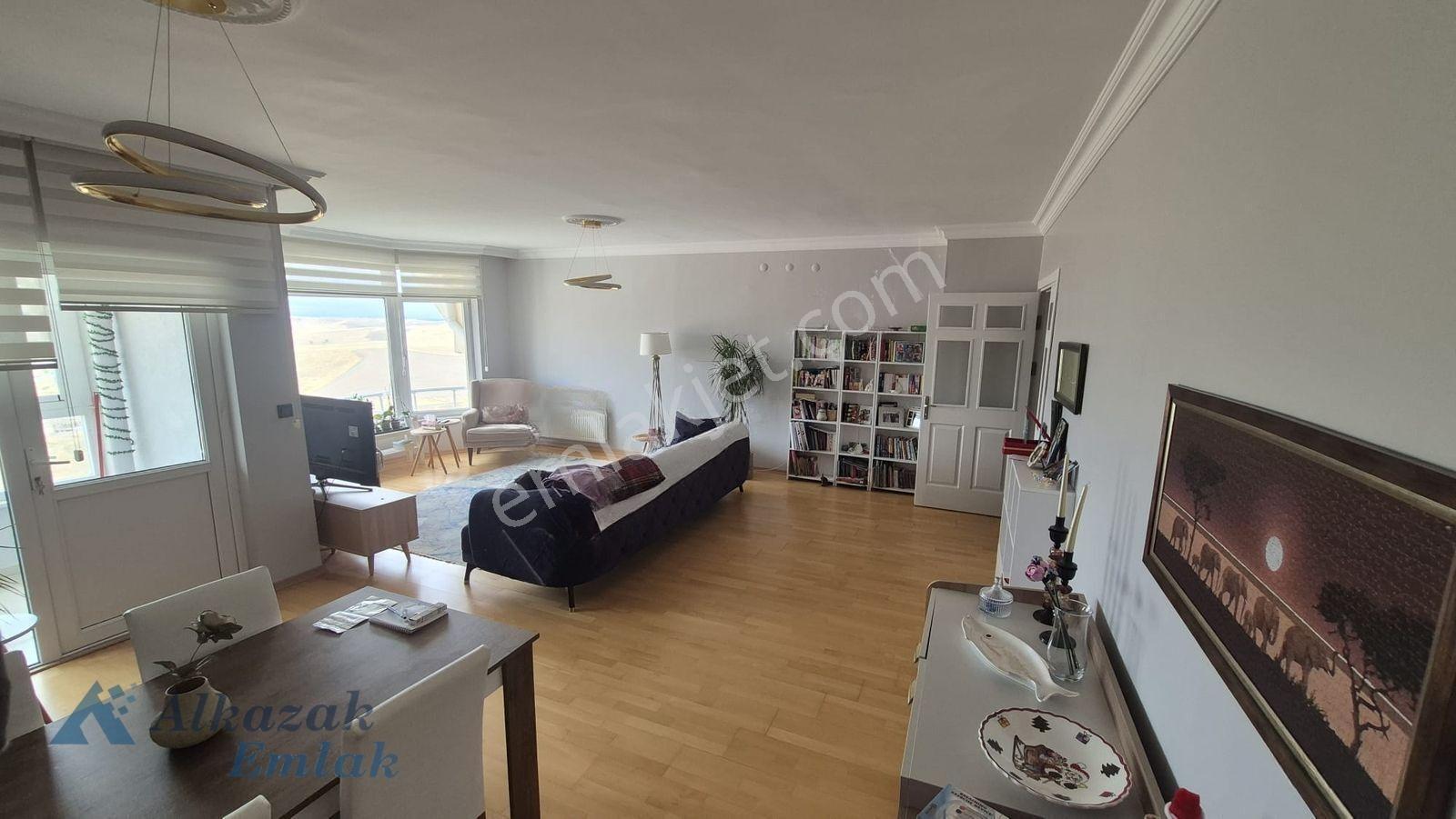 Toki Turkuazda Ck Tipi Ebeveyn Banyolu Satılık 4+1 Daire — fotoğraf 5