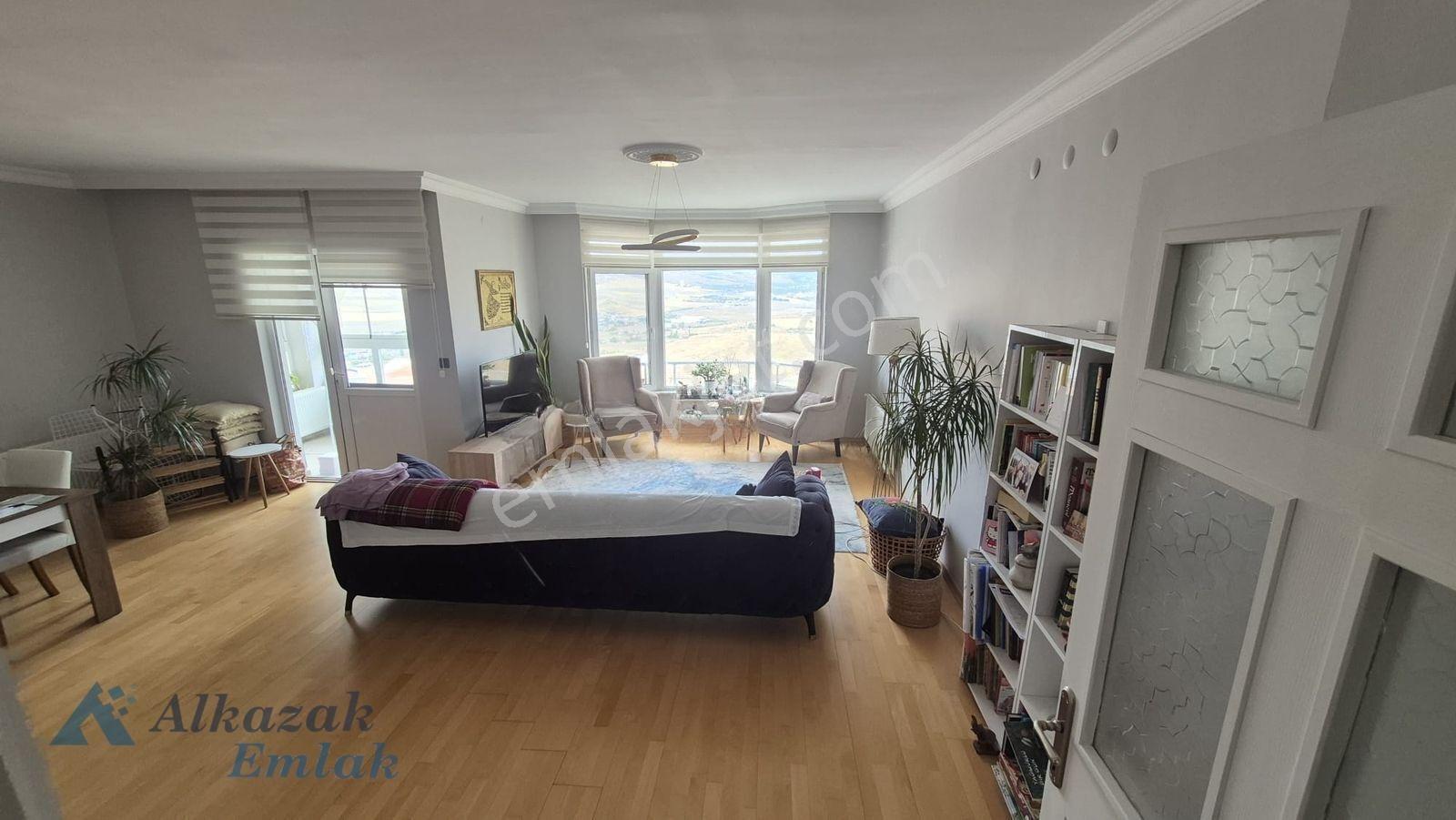 Toki Turkuazda Ck Tipi Ebeveyn Banyolu Satılık 4+1 Daire — fotoğraf 6