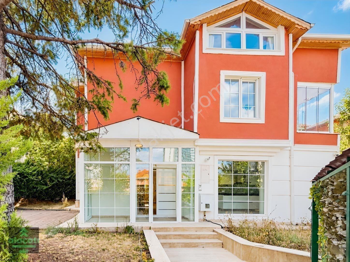 Beytepe Sitede Satılık 4+1 Bahçeli Villa Otoparklı Ebeveyn Banyo — fotoğraf 2