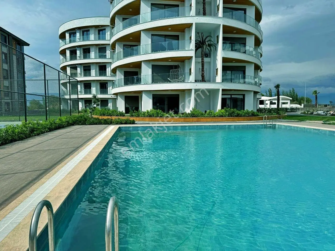 Uytundan Burhaniye Ören'de Ultralüks Sitede 3+1 Satılık Daire — fotoğraf 2