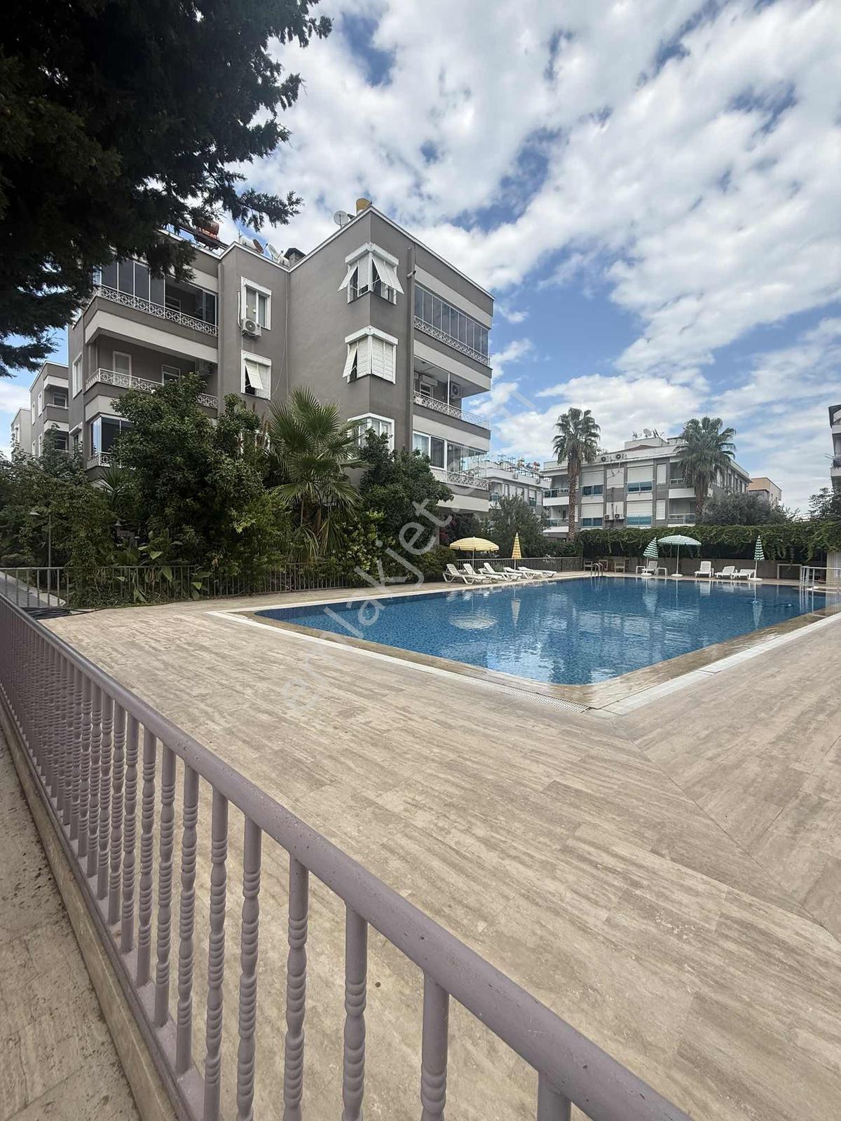 Doğalgazlı Caddeye Yakın 3 + 1 Ayrı Mutfaklı Ara Kat Daire