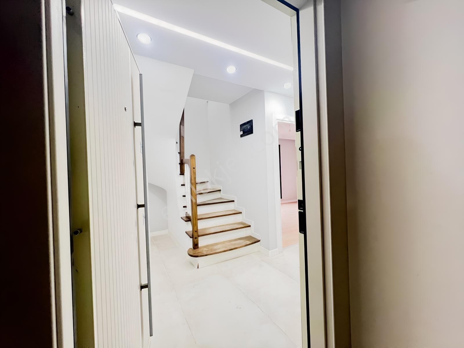 Tuzla Caddesi Yanı Çift Kapılı Asansör'lü 3+1 Dublex Daire — fotoğraf 2