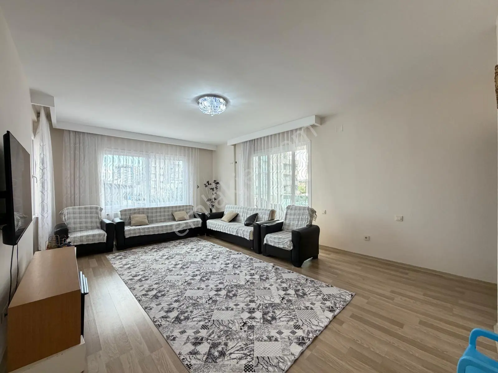 Arve'den M.kemal Mah'de Merkezi Konum Geniş Satılık Daire 3+1 — fotoğraf 2