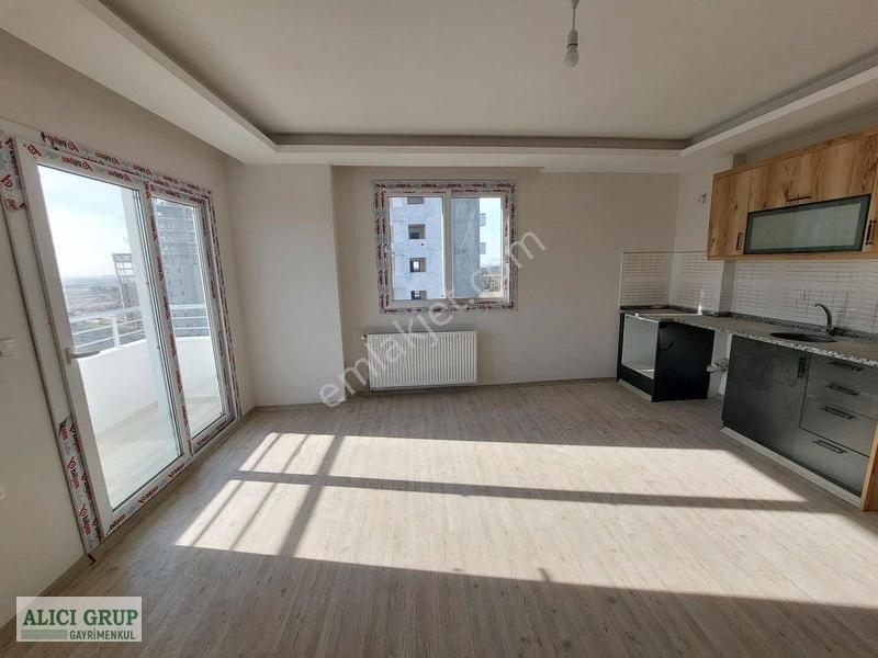 #stad Yakını Geniş Oturum İskanlı Hasarsız 1+1.5 Satılık Daire — fotoğraf 2