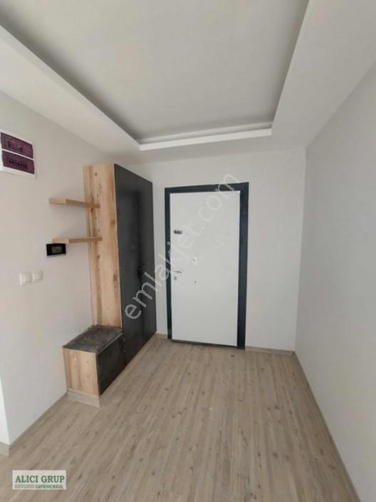 #stad Yakını Geniş Oturum İskanlı Hasarsız 1+1.5 Satılık Daire — fotoğraf 3